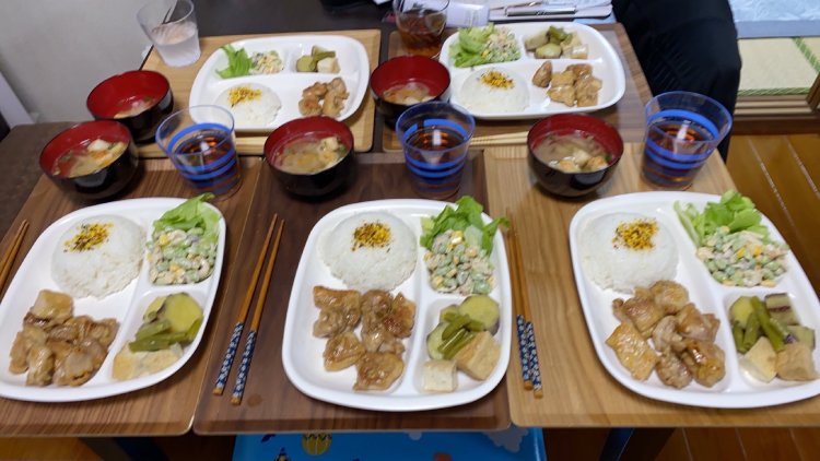 配膳風景|株式会社kibidango west さま【鹿児島県 障害児向け短期入所施設】(栄養士業務委託代行サービス・献立作成サービス)】